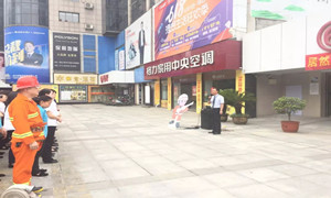 消防演练不松弛，筑牢商场安全防火墙！